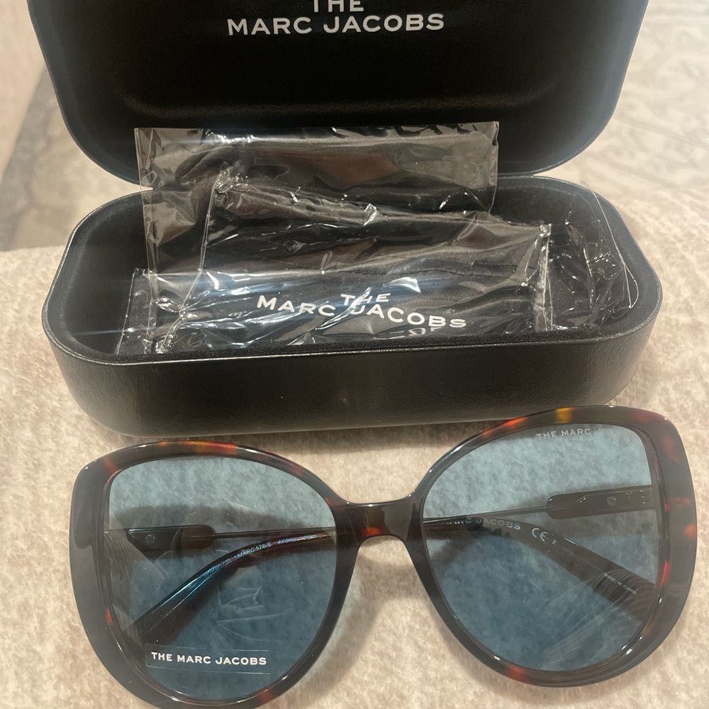 BRAND NEW Marc Jacobs Tortoise Shell Over Size Cat Eye Shape Sunglasses